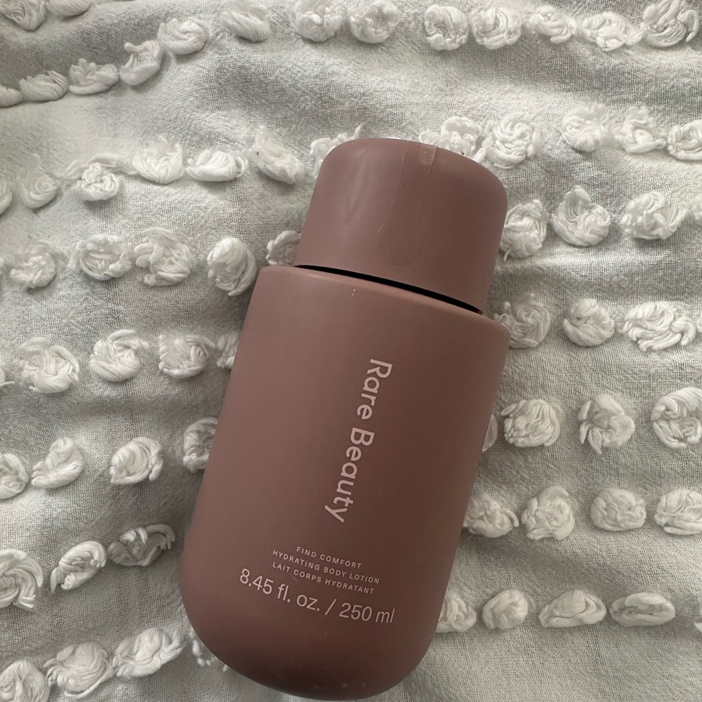 Rare Beauty Find Comfort Hydrating Body Lotion